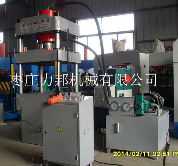 80吨三梁撸撸午夜视频